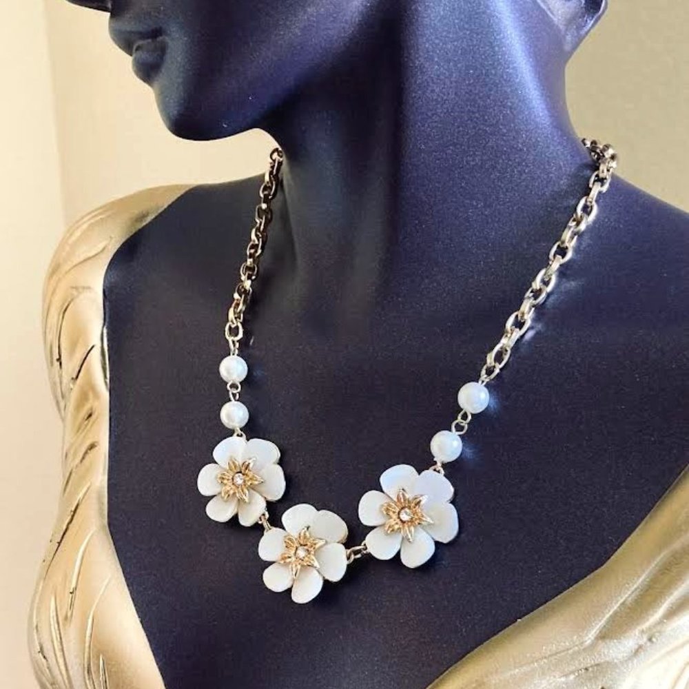 🌴Banana Republic Flower Pearl Necklace White Gold Rhinestone Tropical Necklace